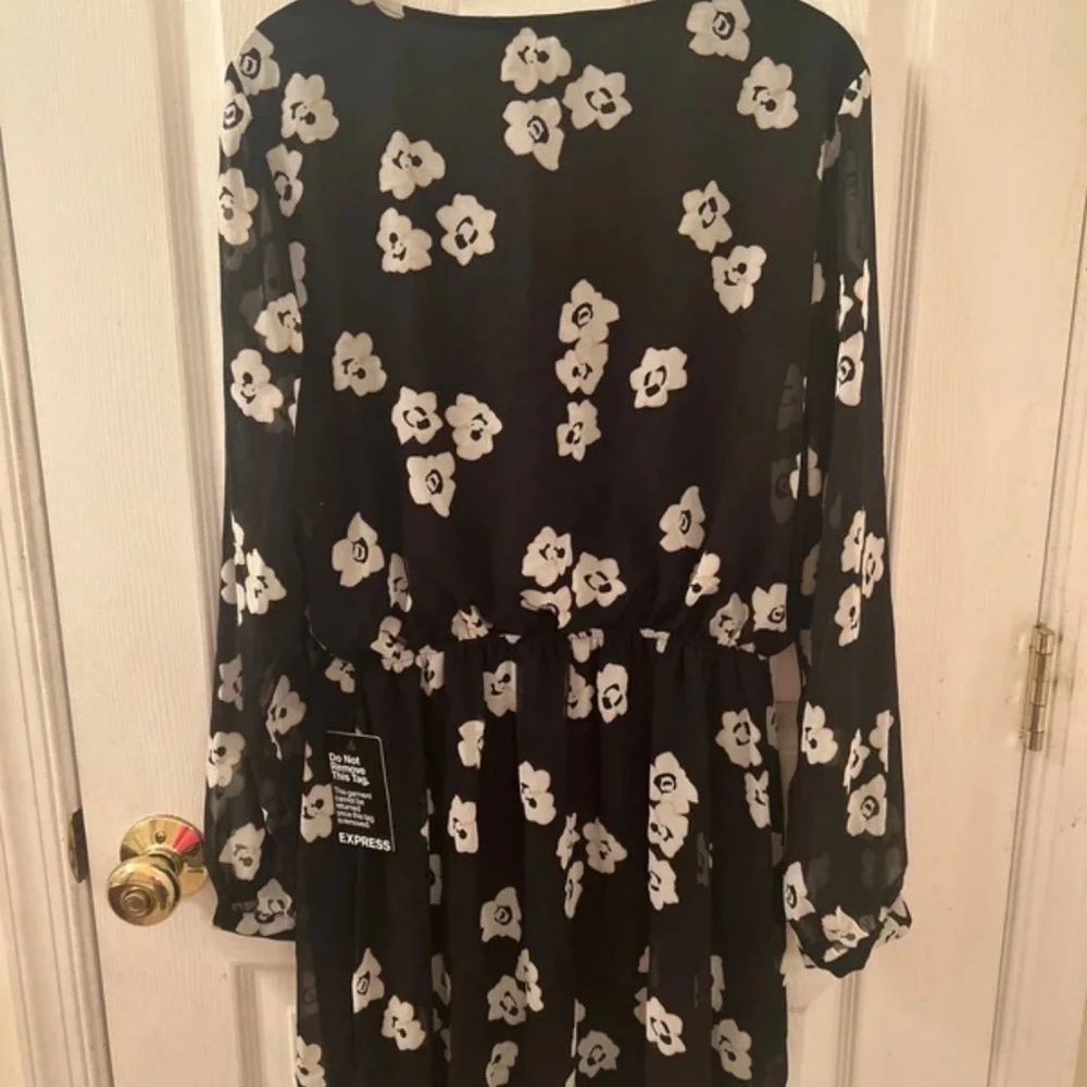 Express Monochrome Floral Long Sleeve Dress - Picture 2 of 4